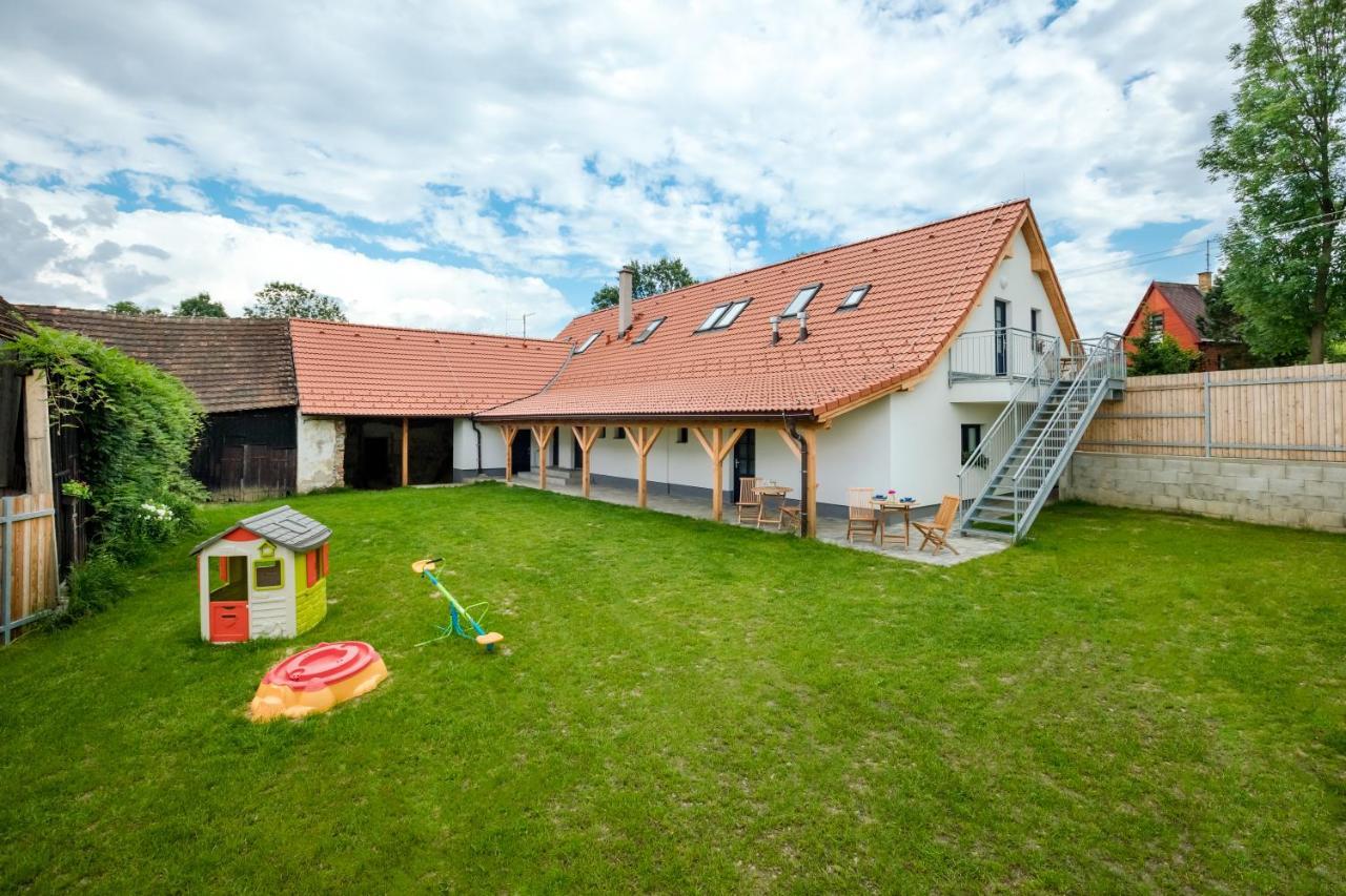 Apartmány Jedovary Trhové Sviny Exterior foto