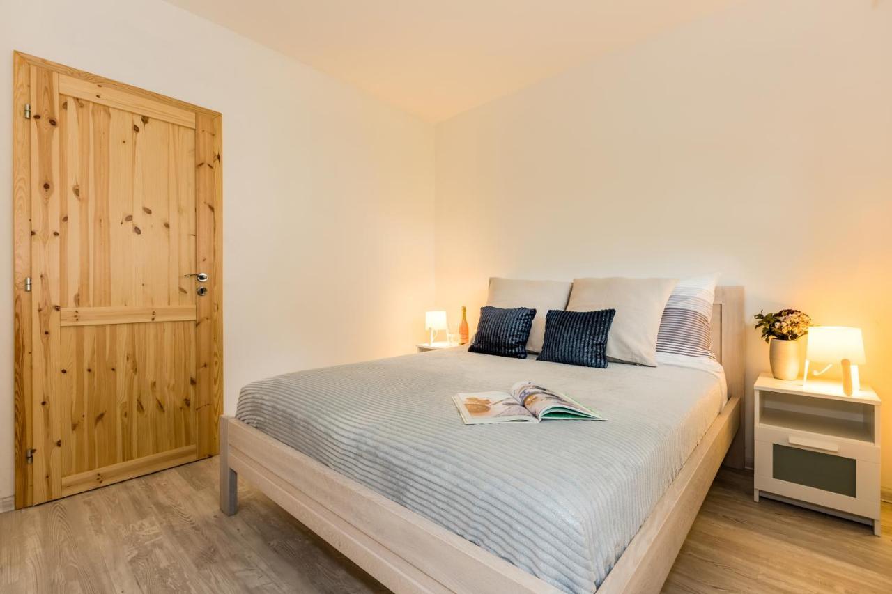 Apartmány Jedovary Trhové Sviny Exterior foto